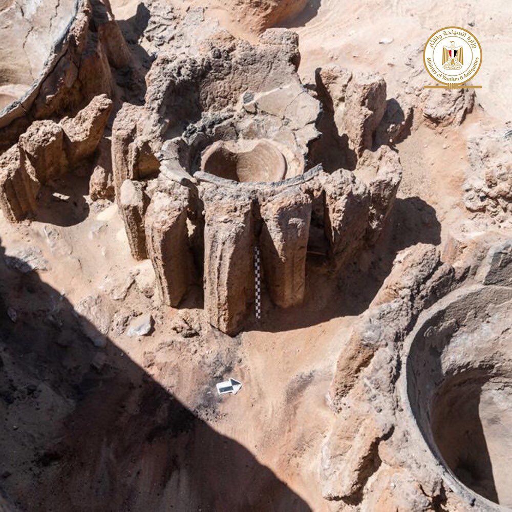 Foto del hallazgo de la fábrica de cerveza en Egipto