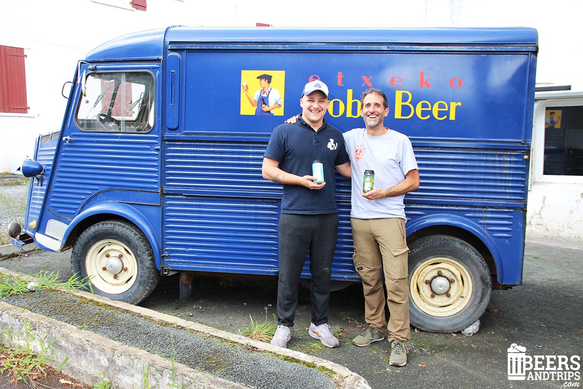 Simon del equipo de Etxeko Bob's Beer nos hizo de Cicerone en la visita a la fábrica